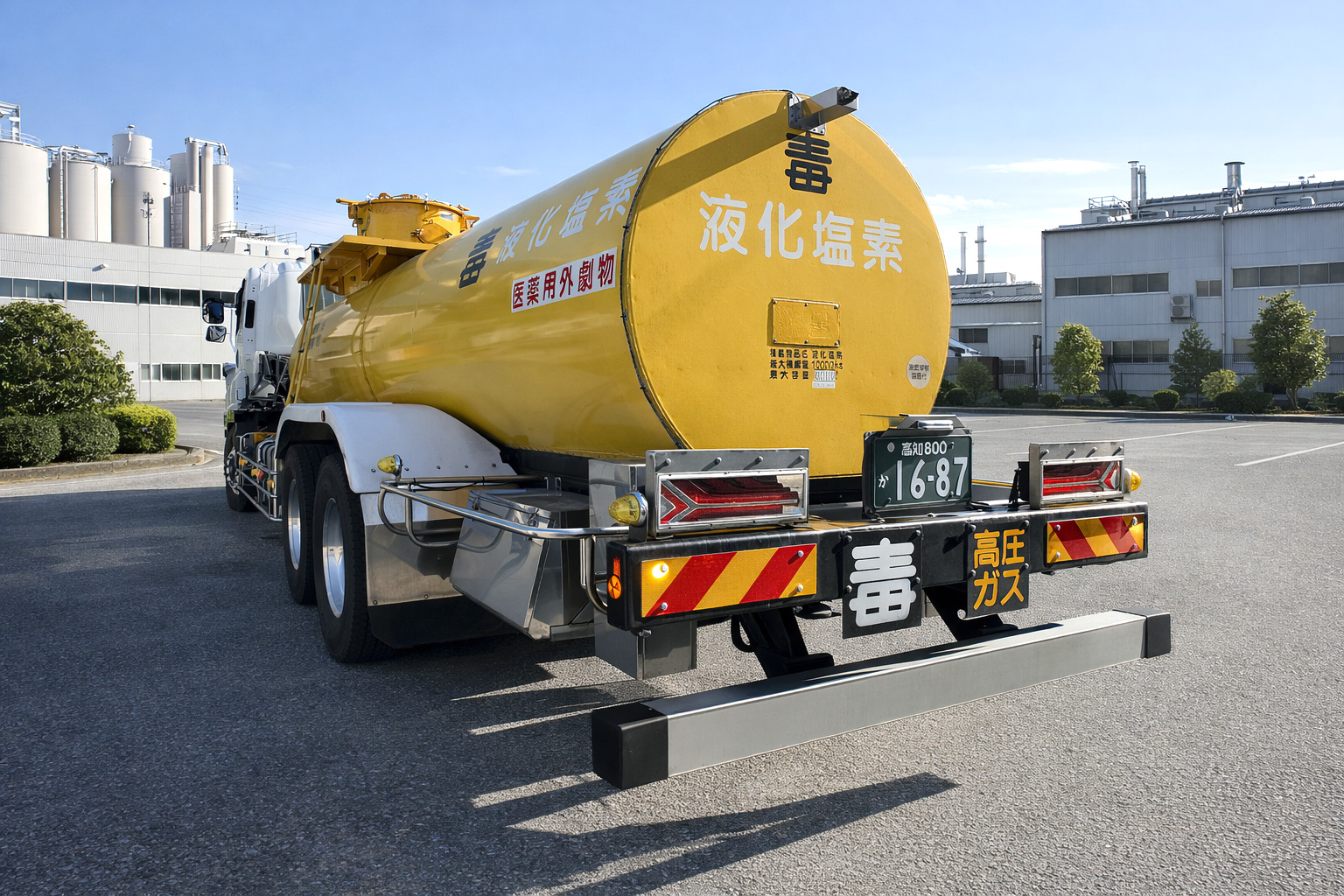高圧ガスタンクローリーによる輸送