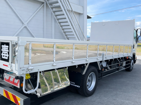 増々トン平ボデー車